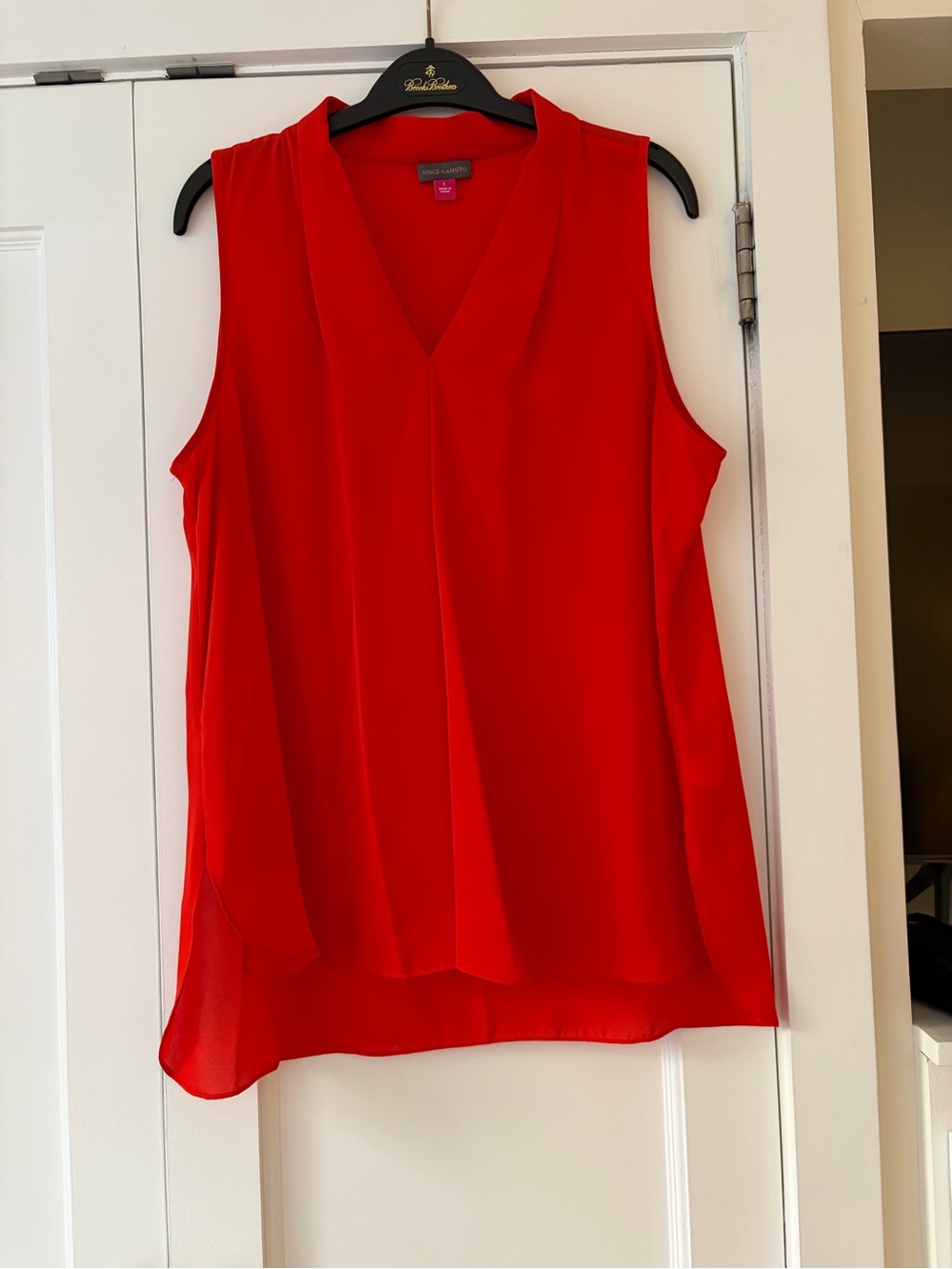 Vince Camuto Red V-Neck Sleeveless Blouse Size L
